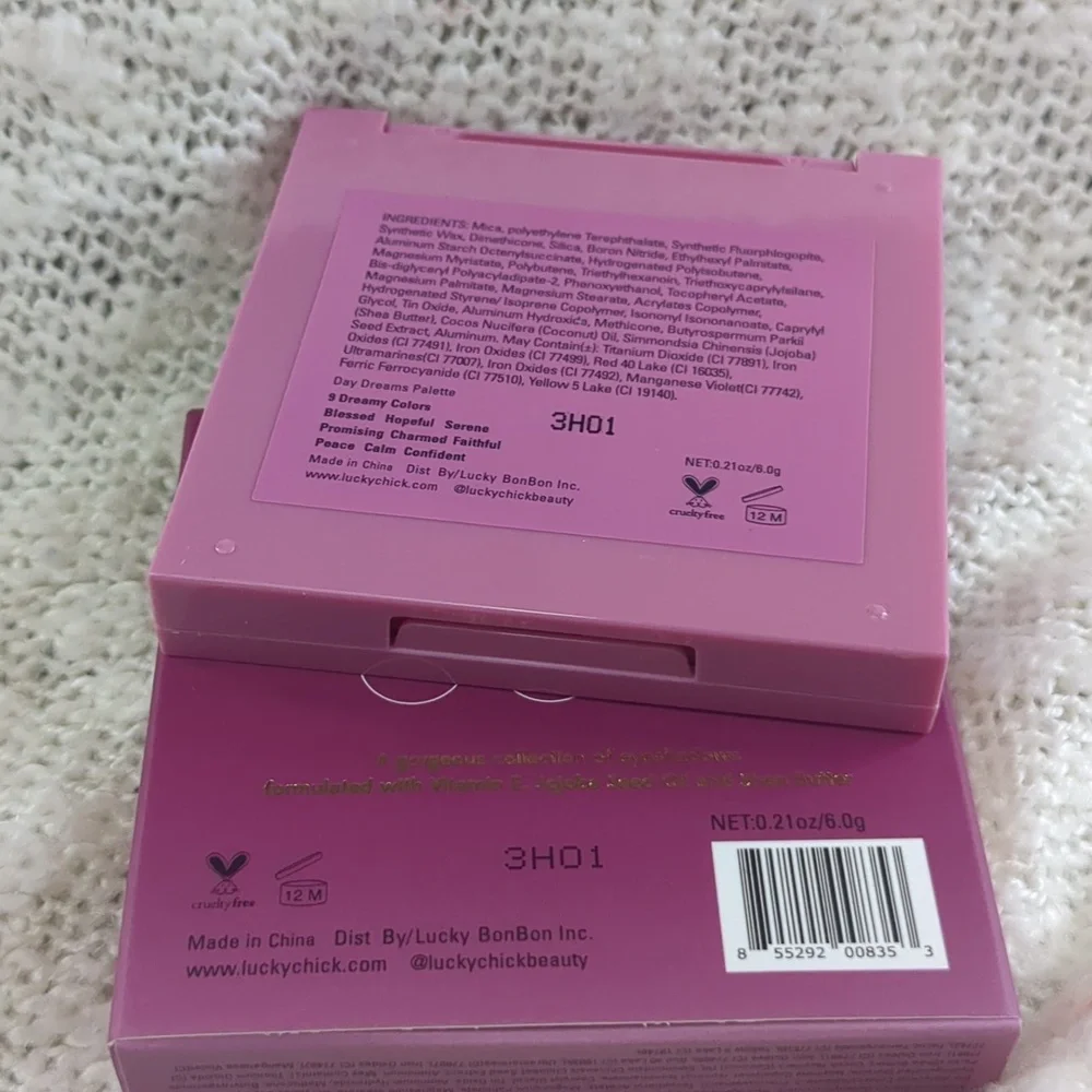LUCKY CHICK Eyeshadow Palette in Daydreams, 6g/0.21oz